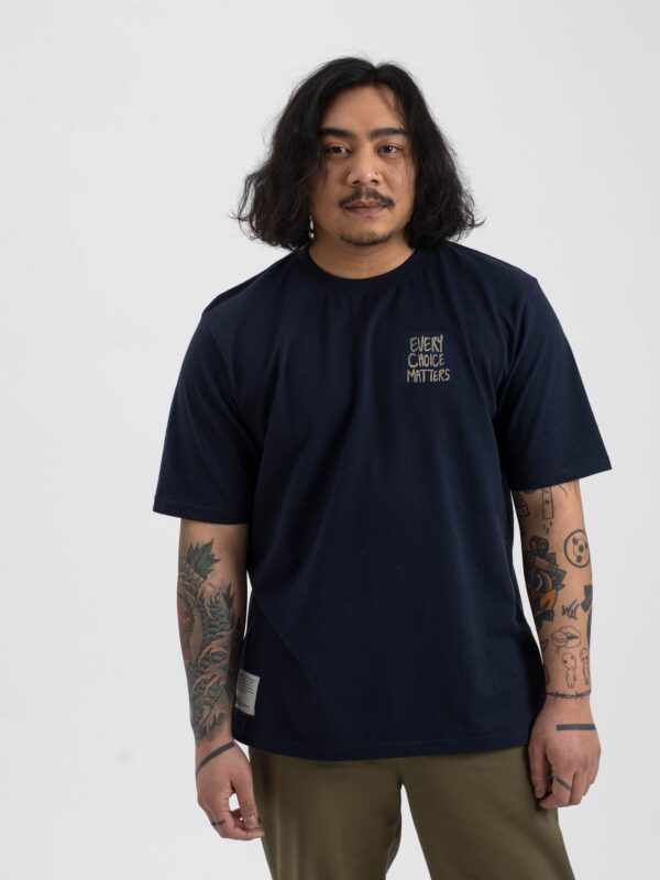 tsofrh_68_purewaste_loose_fit_tpaita_solid_navy_freehand_001